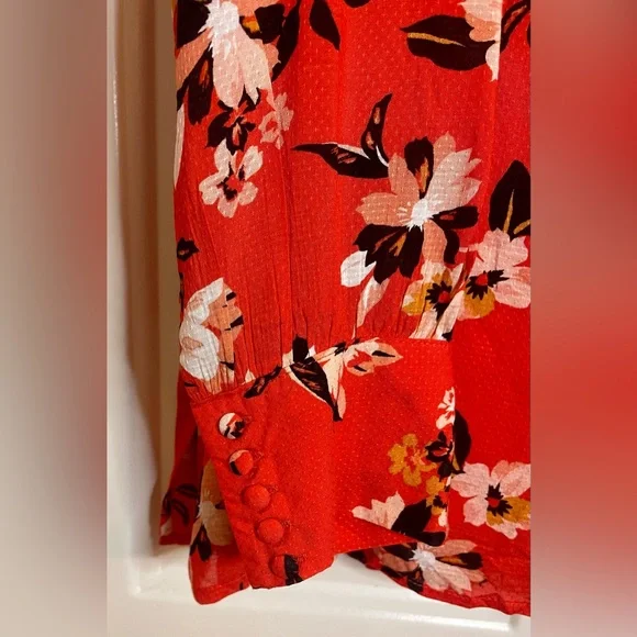 Jessica Simpson Fiery Red Sporadic Blooms Dazed
Twilly Necktie Top Size 2X - Picture 6 of 7